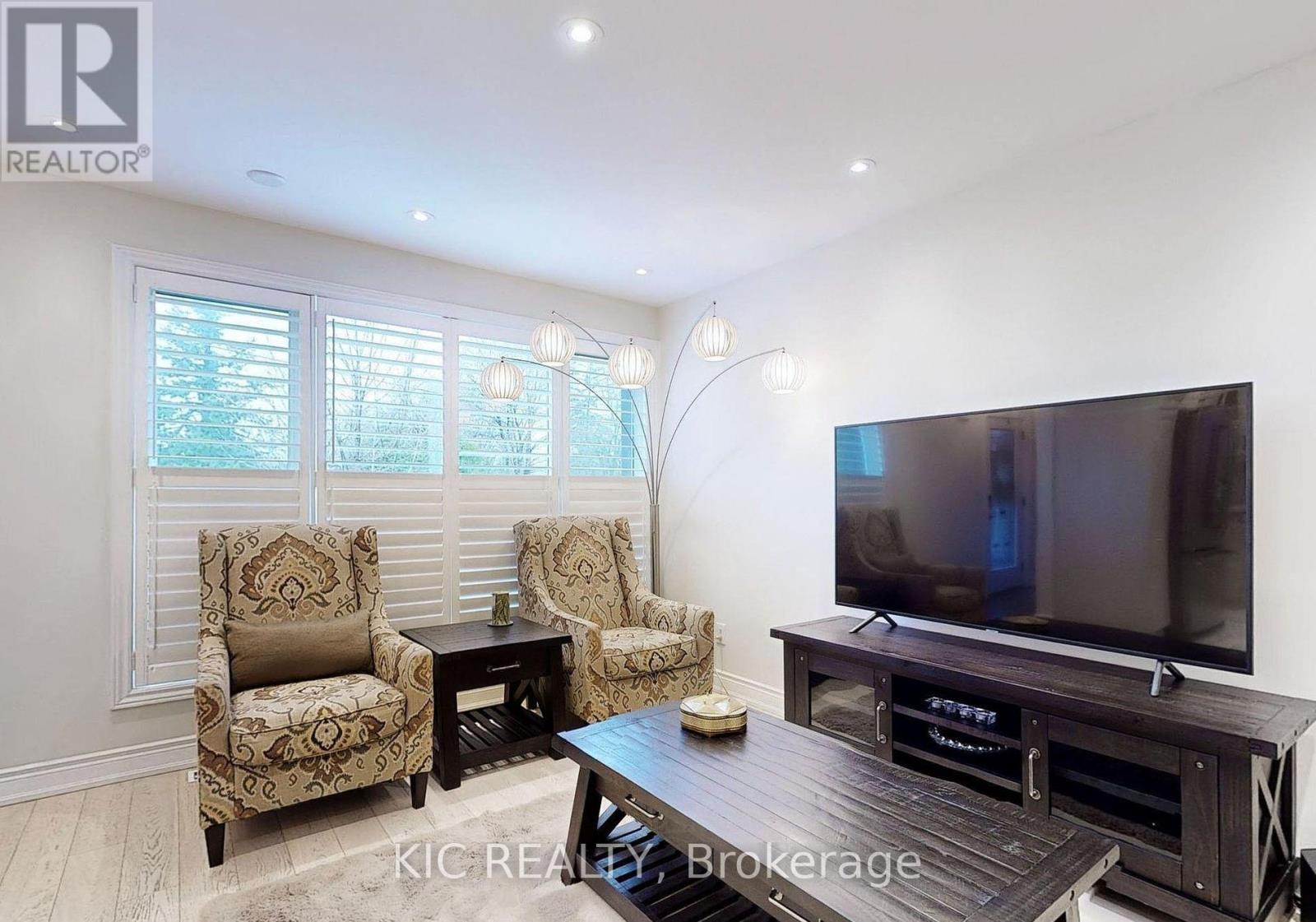 Main Floor - 226 Browndale Crescent, Richmond Hill, Ontario  L4C 3J1 - Photo 3 - N12631950