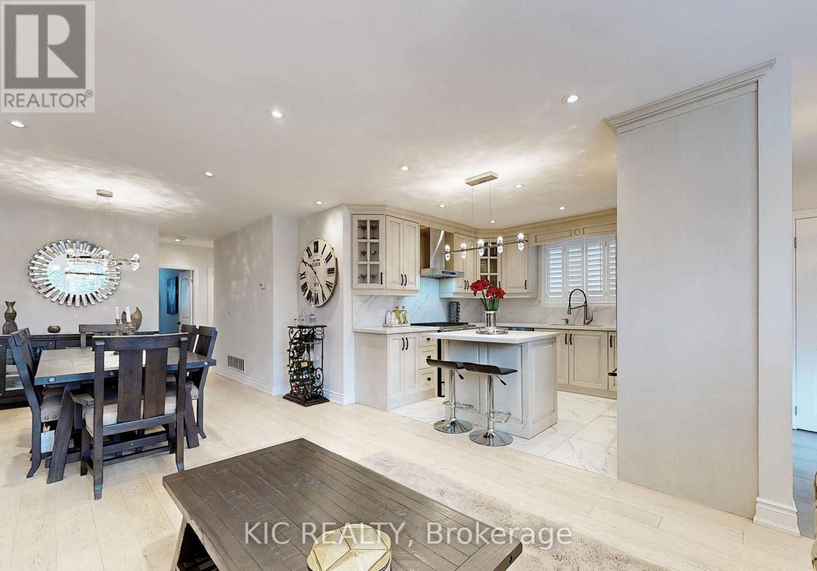 Main Floor - 226 Browndale Crescent, Richmond Hill, Ontario  L4C 3J1 - Photo 6 - N12631950