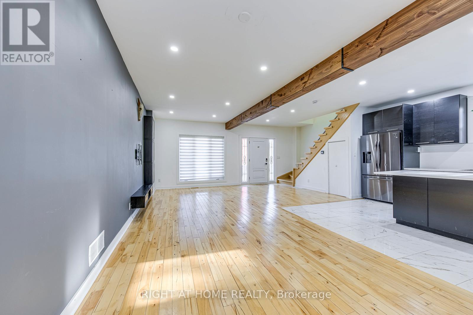 Upper - 1076 Eastmount Avenue, Mississauga, Ontario  L5E 1Z3 - Photo 13 - W12631908