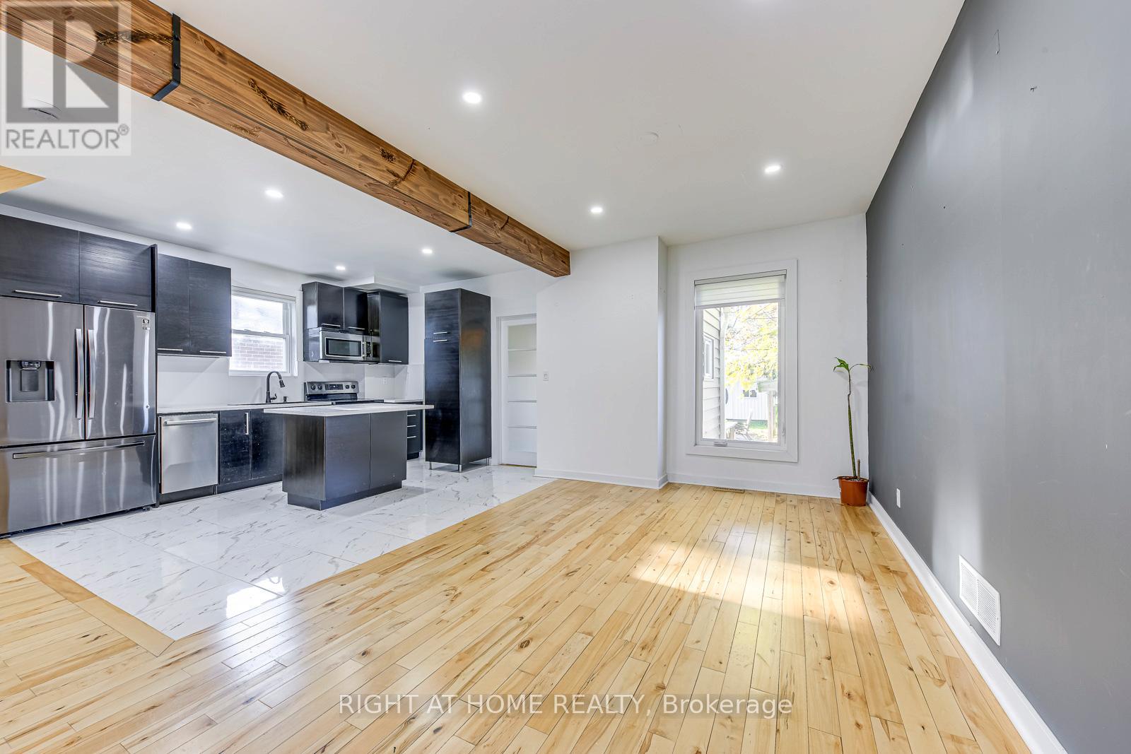 Upper - 1076 Eastmount Avenue, Mississauga, Ontario  L5E 1Z3 - Photo 16 - W12631908