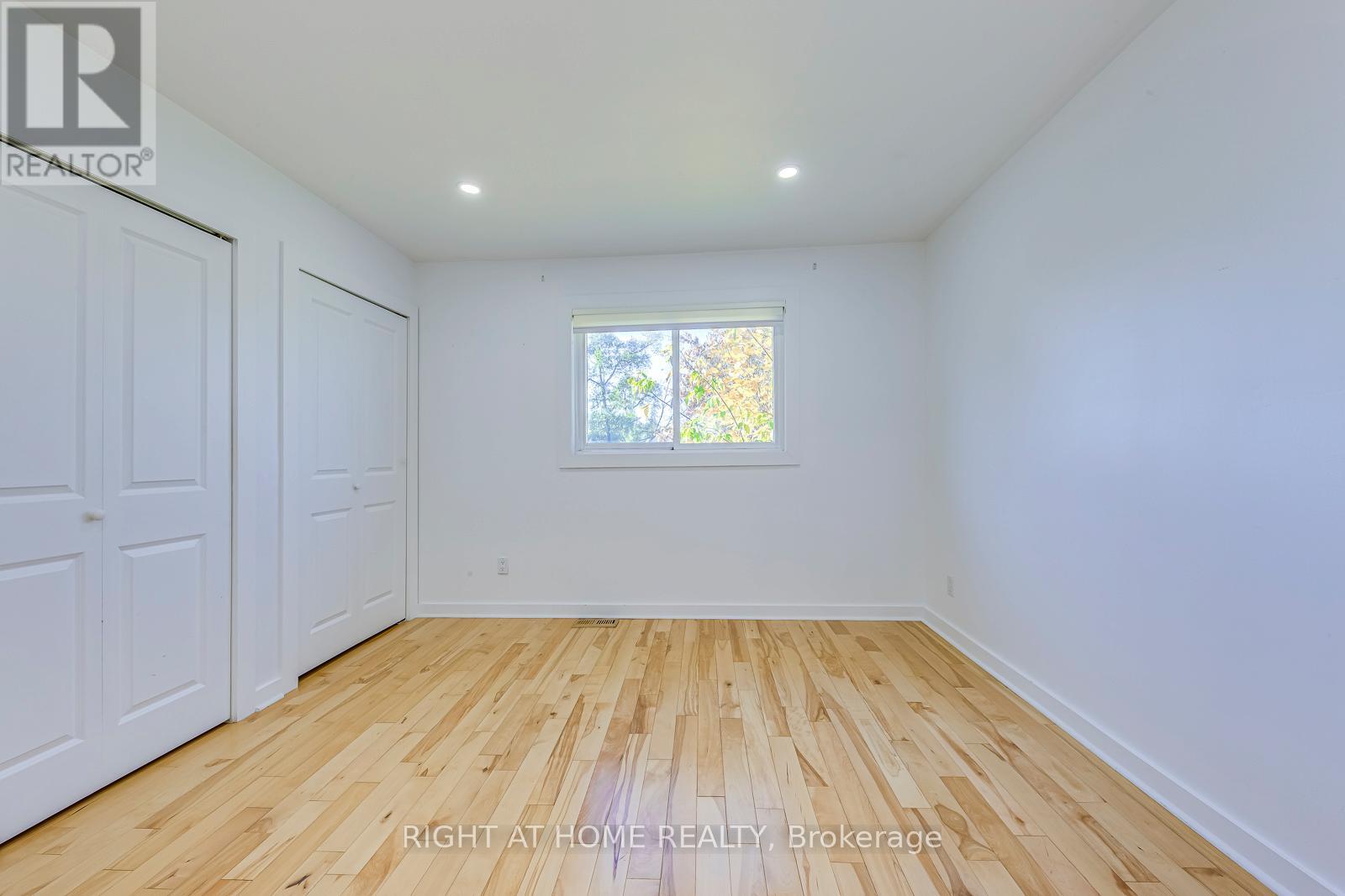 Upper - 1076 Eastmount Avenue, Mississauga, Ontario  L5E 1Z3 - Photo 19 - W12631908