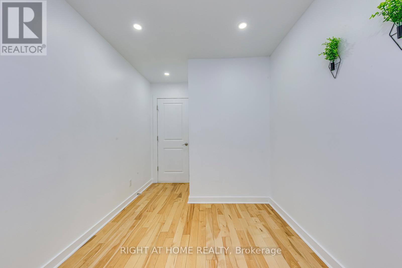 Upper - 1076 Eastmount Avenue, Mississauga, Ontario  L5E 1Z3 - Photo 21 - W12631908