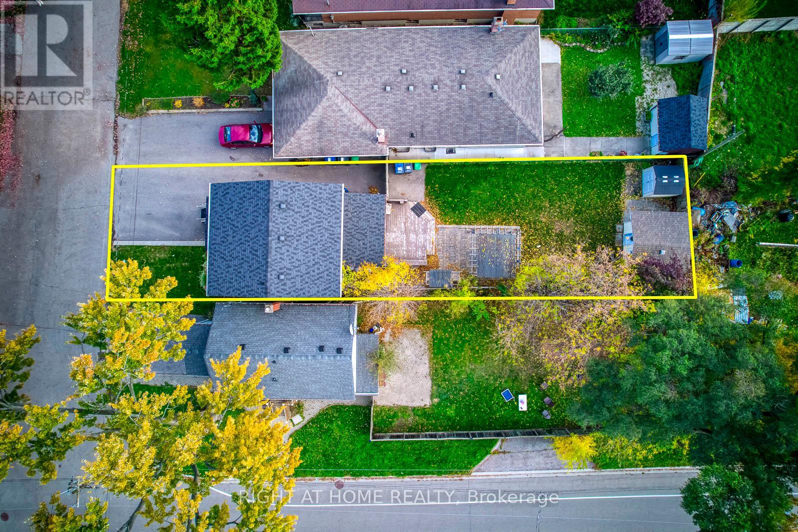 Upper - 1076 Eastmount Avenue, Mississauga, Ontario  L5E 1Z3 - Photo 3 - W12631908