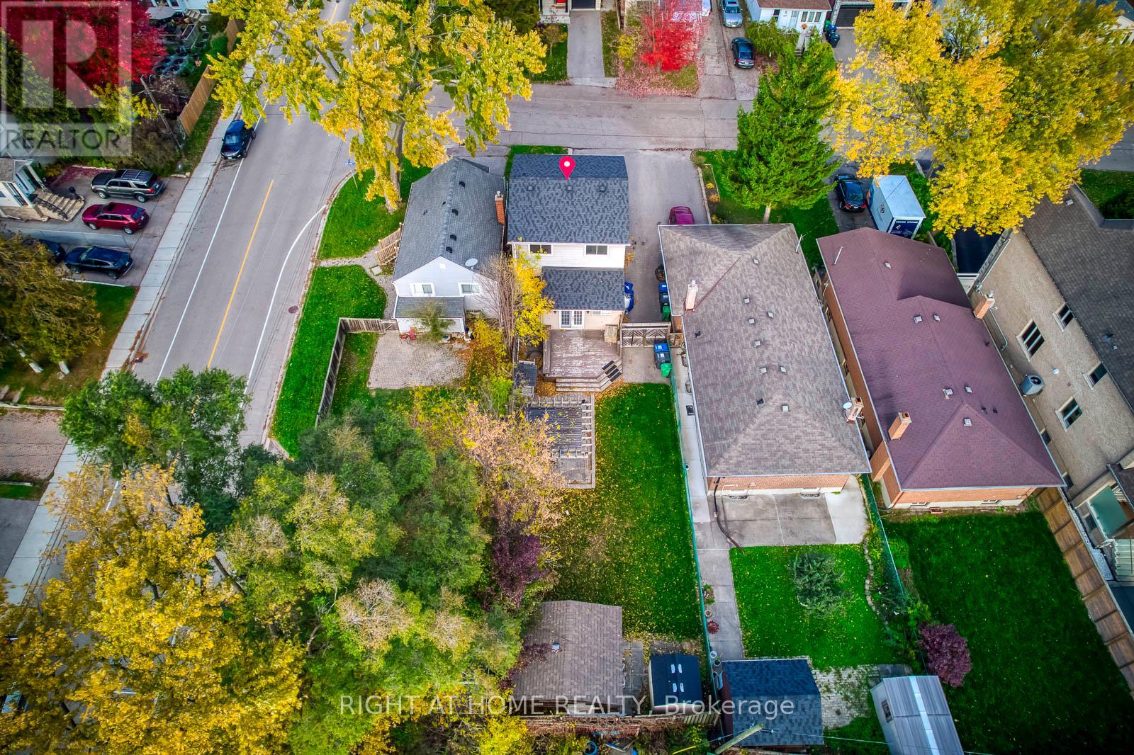 Upper - 1076 Eastmount Avenue, Mississauga, Ontario  L5E 1Z3 - Photo 4 - W12631908