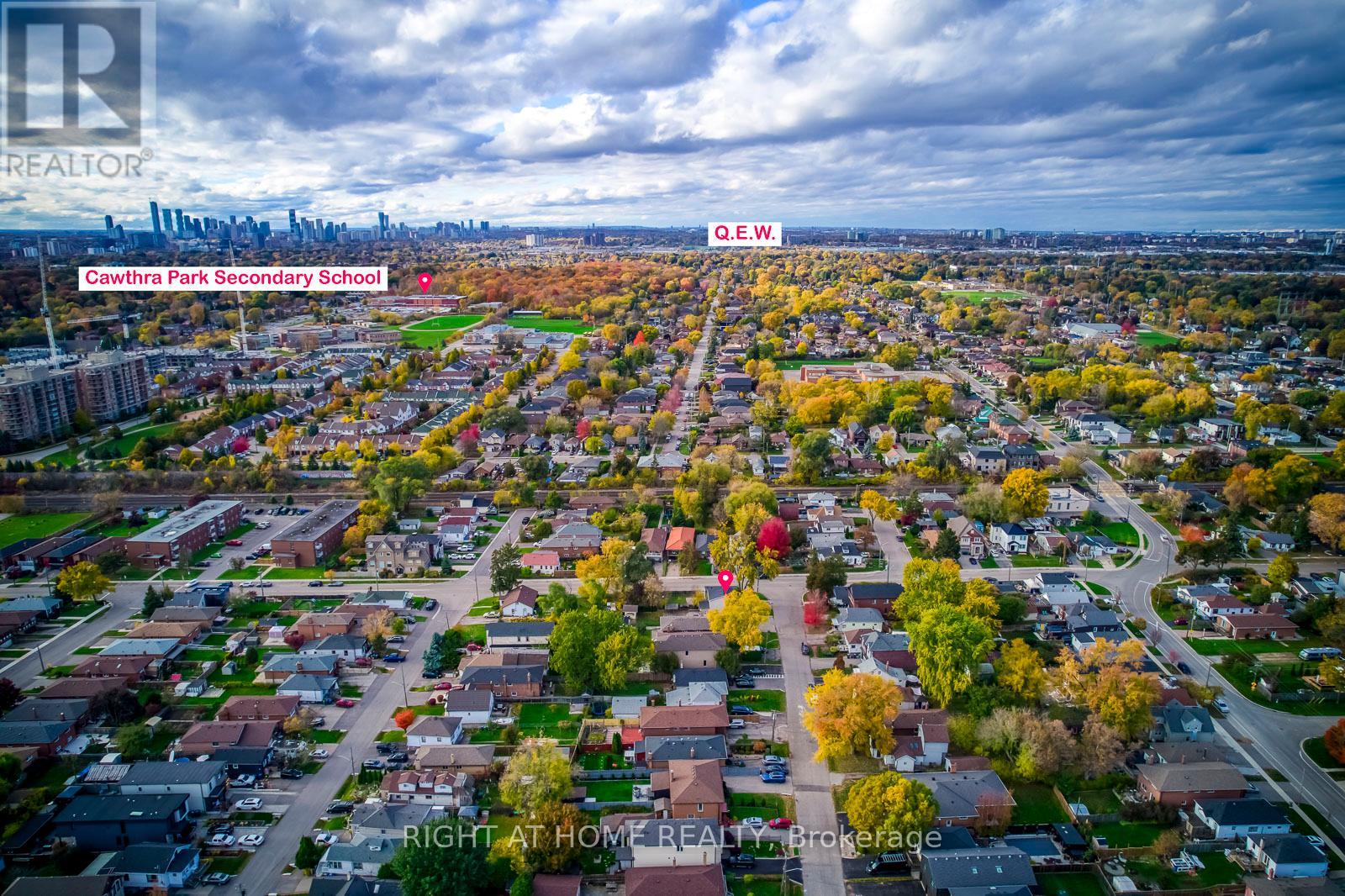 Upper - 1076 Eastmount Avenue, Mississauga, Ontario  L5E 1Z3 - Photo 7 - W12631908