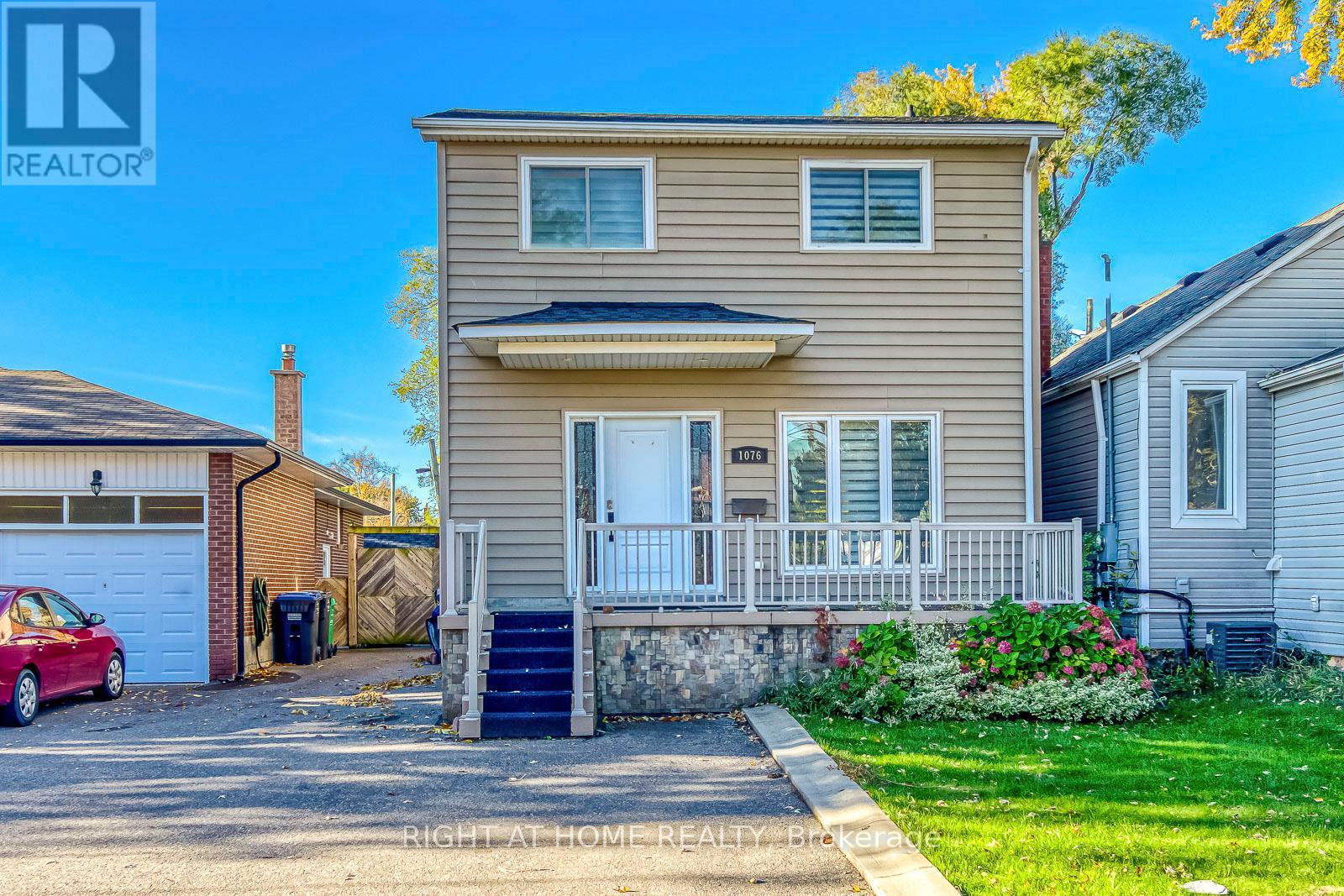 Upper - 1076 Eastmount Avenue, Mississauga, Ontario  L5E 1Z3 - Photo 8 - W12631908