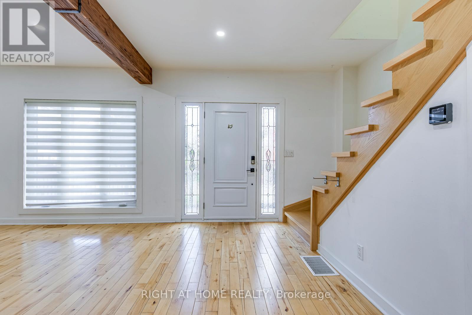 Upper - 1076 Eastmount Avenue, Mississauga, Ontario  L5E 1Z3 - Photo 9 - W12631908