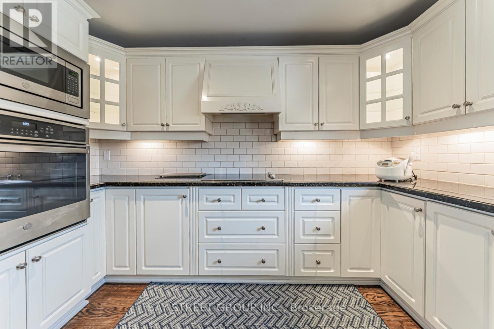 2191 Dunvegan Avenue, Oakville, Ontario  L6J 6P2 - Photo 10 - W12631912