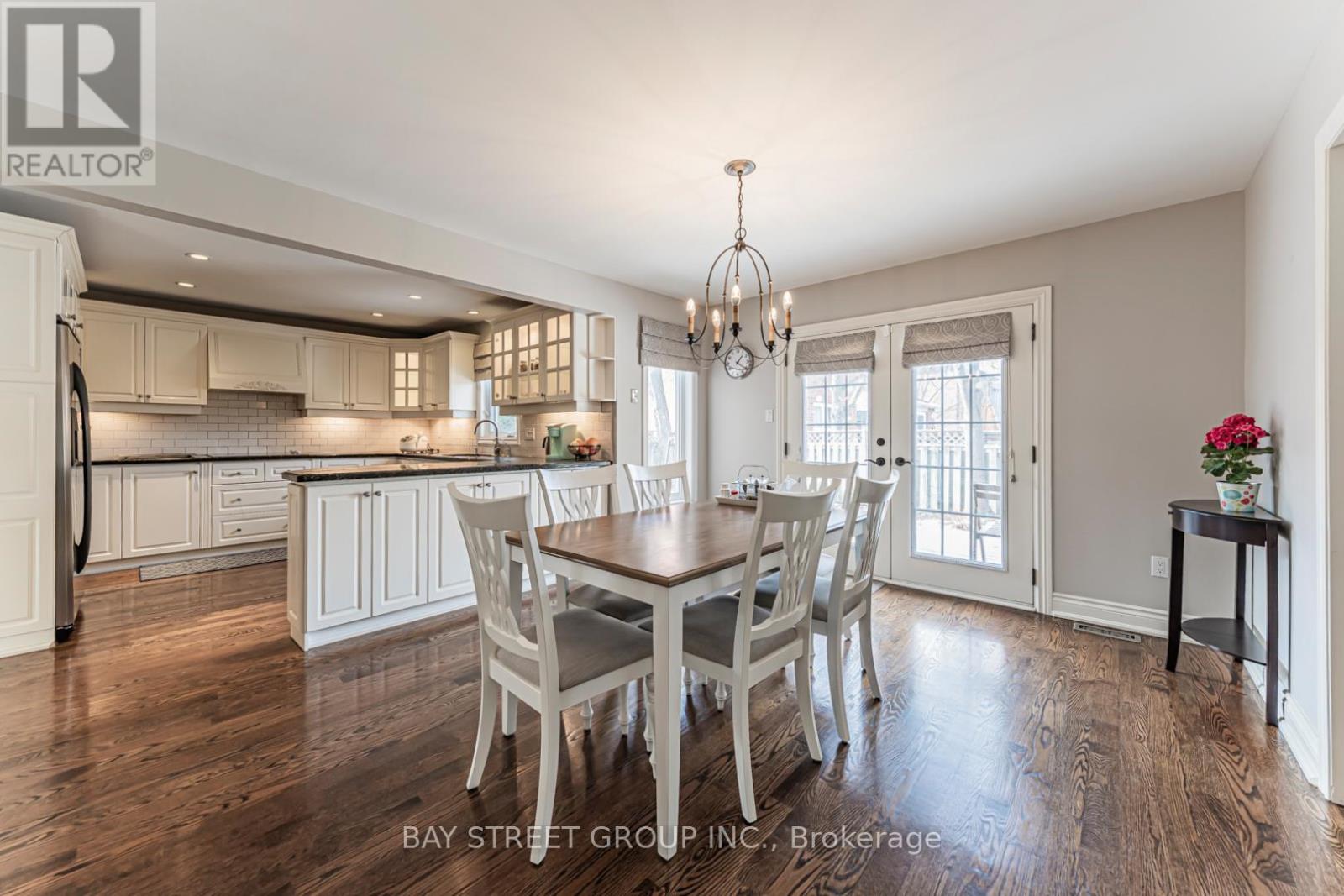 2191 Dunvegan Avenue, Oakville, Ontario  L6J 6P2 - Photo 14 - W12631912