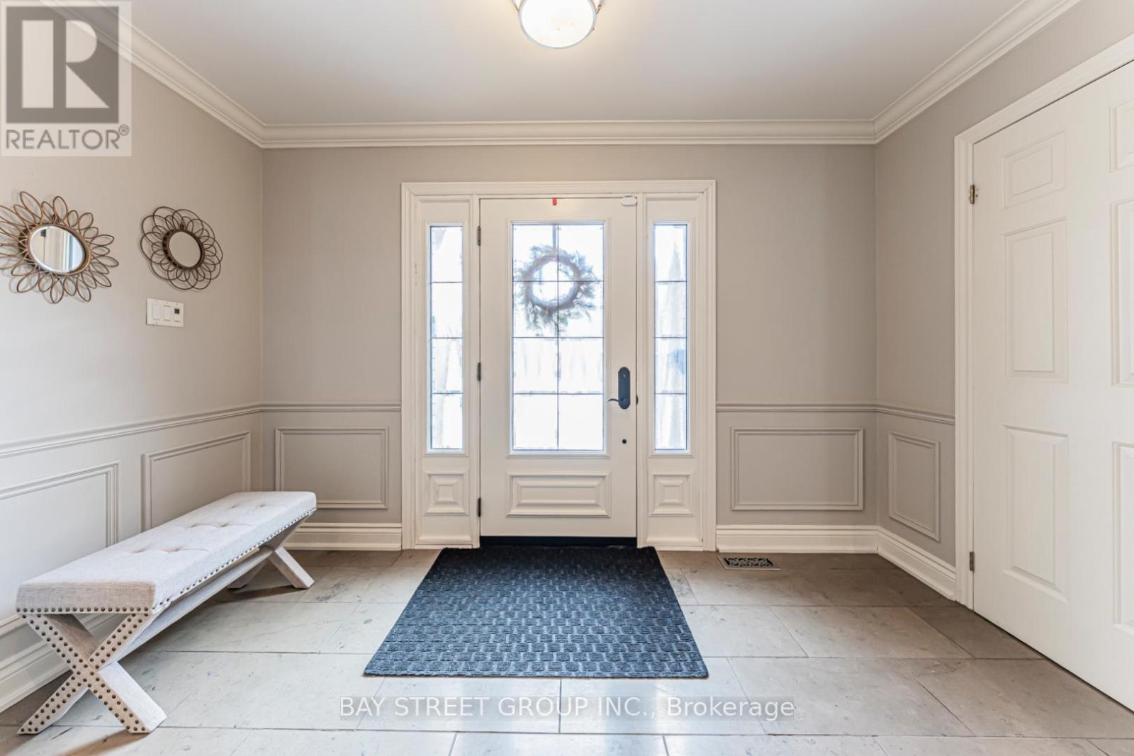 2191 Dunvegan Avenue, Oakville, Ontario  L6J 6P2 - Photo 2 - W12631912