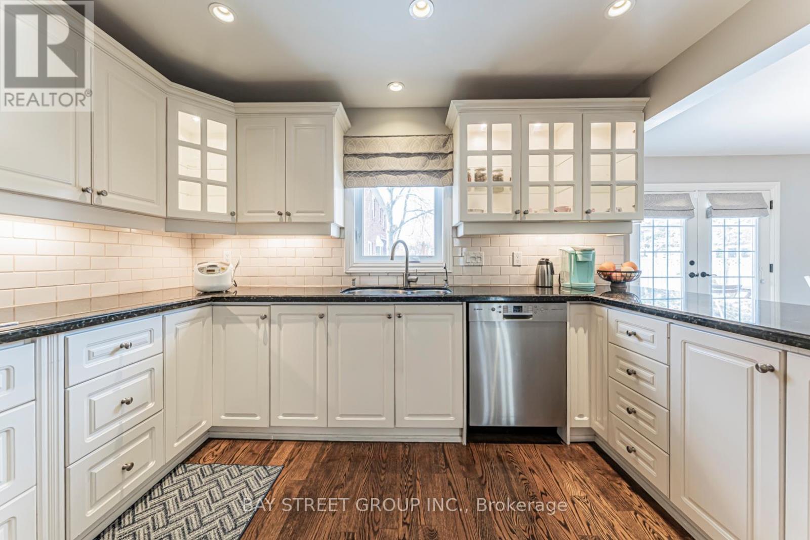 2191 Dunvegan Avenue, Oakville, Ontario  L6J 6P2 - Photo 9 - W12631912