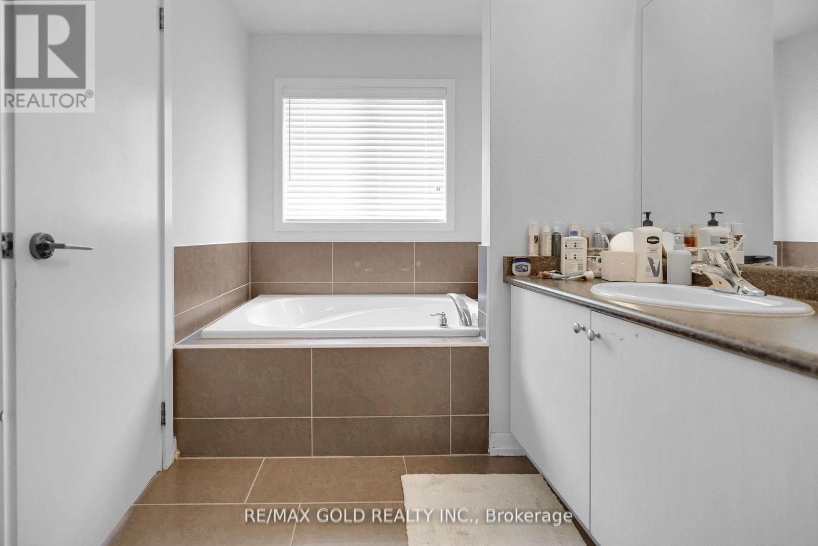 124 Baffin Crescent, Brampton, Ontario  L7A 0C7 - Photo 13 - W12631916