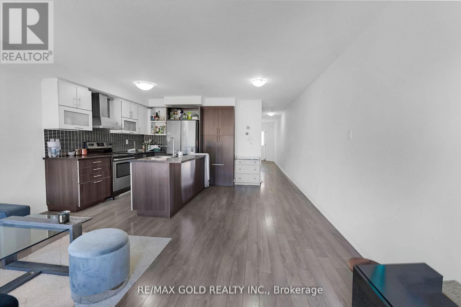 124 Baffin Crescent, Brampton, Ontario  L7A 0C7 - Photo 5 - W12631916