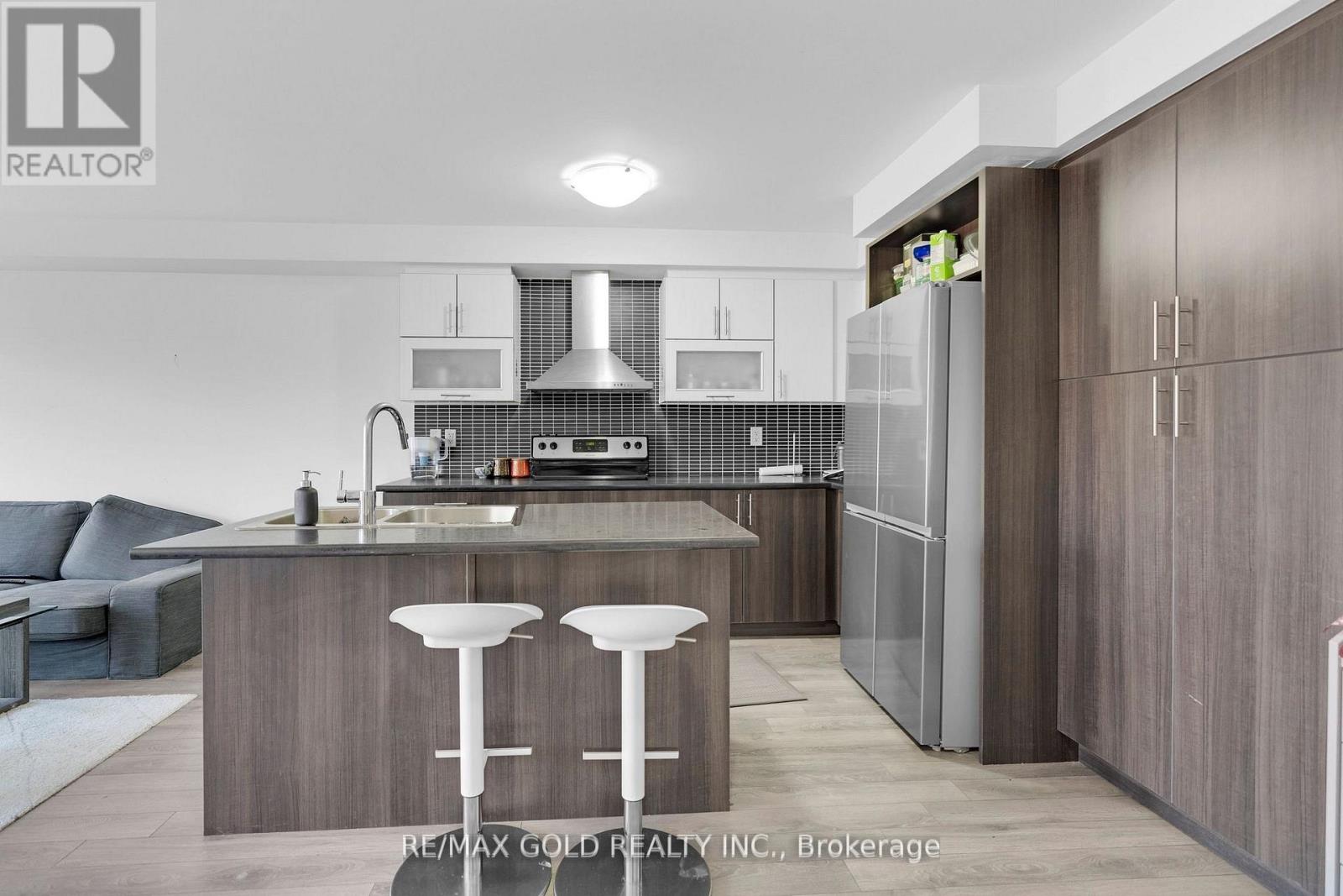 124 Baffin Crescent, Brampton, Ontario  L7A 0C7 - Photo 6 - W12631916