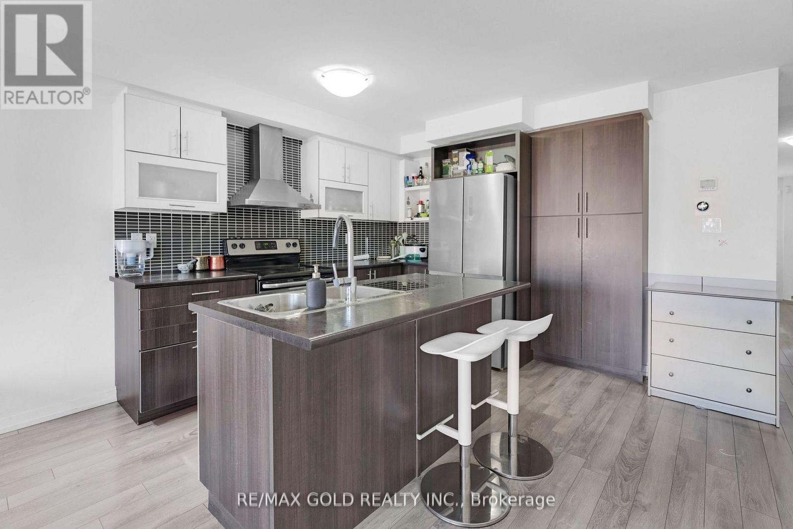 124 Baffin Crescent, Brampton, Ontario  L7A 0C7 - Photo 7 - W12631916