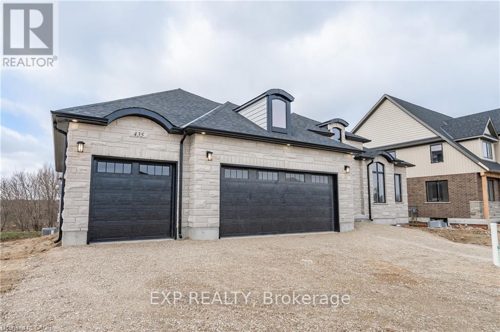 1050 Walton Avenue, North Perth, Ontario  N4W 3S2 - Photo 3 - X12631946