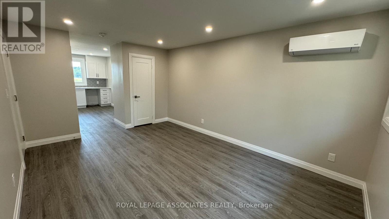 98 Sixth Avenue, Brantford, Ontario  N3S 1B2 - Photo 5 - X12631954