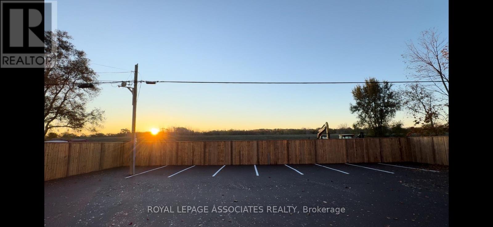 98 Sixth Avenue, Brantford, Ontario  N3S 1B2 - Photo 7 - X12631954