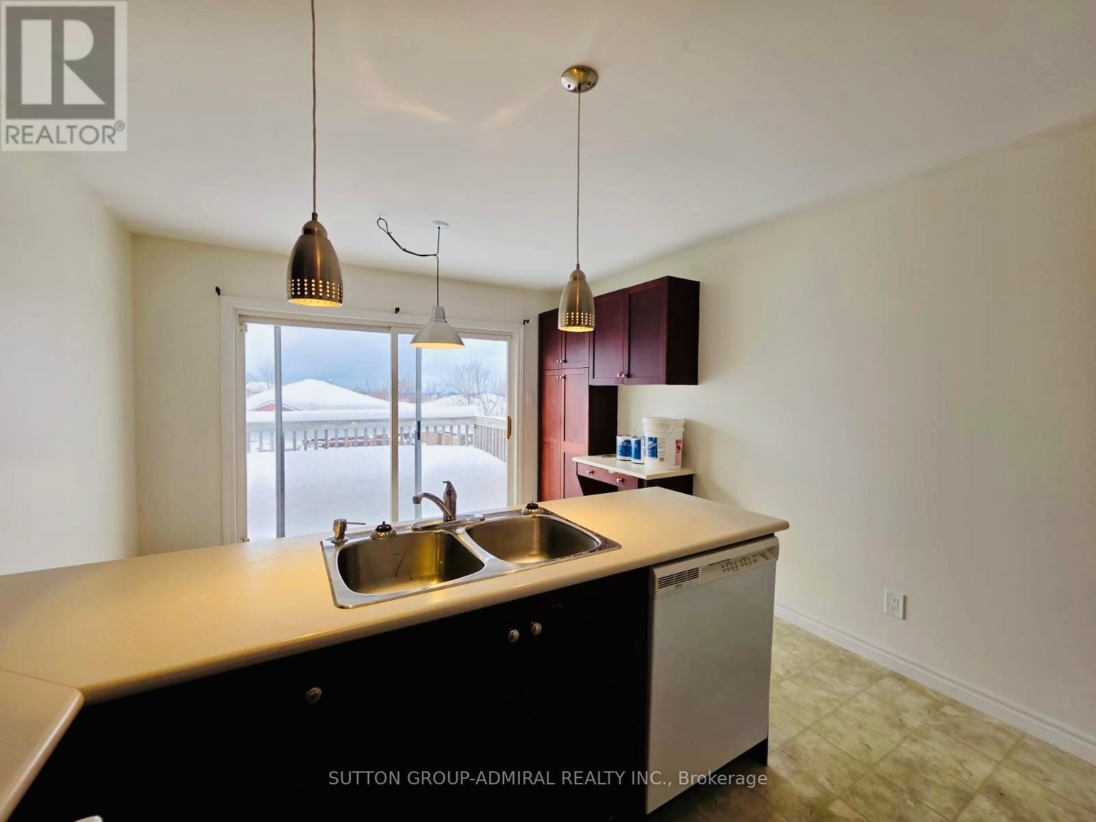 Upper - 12 Revelstoke Court, Barrie, Ontario  L4N 8X7 - Photo 10 - S12467356