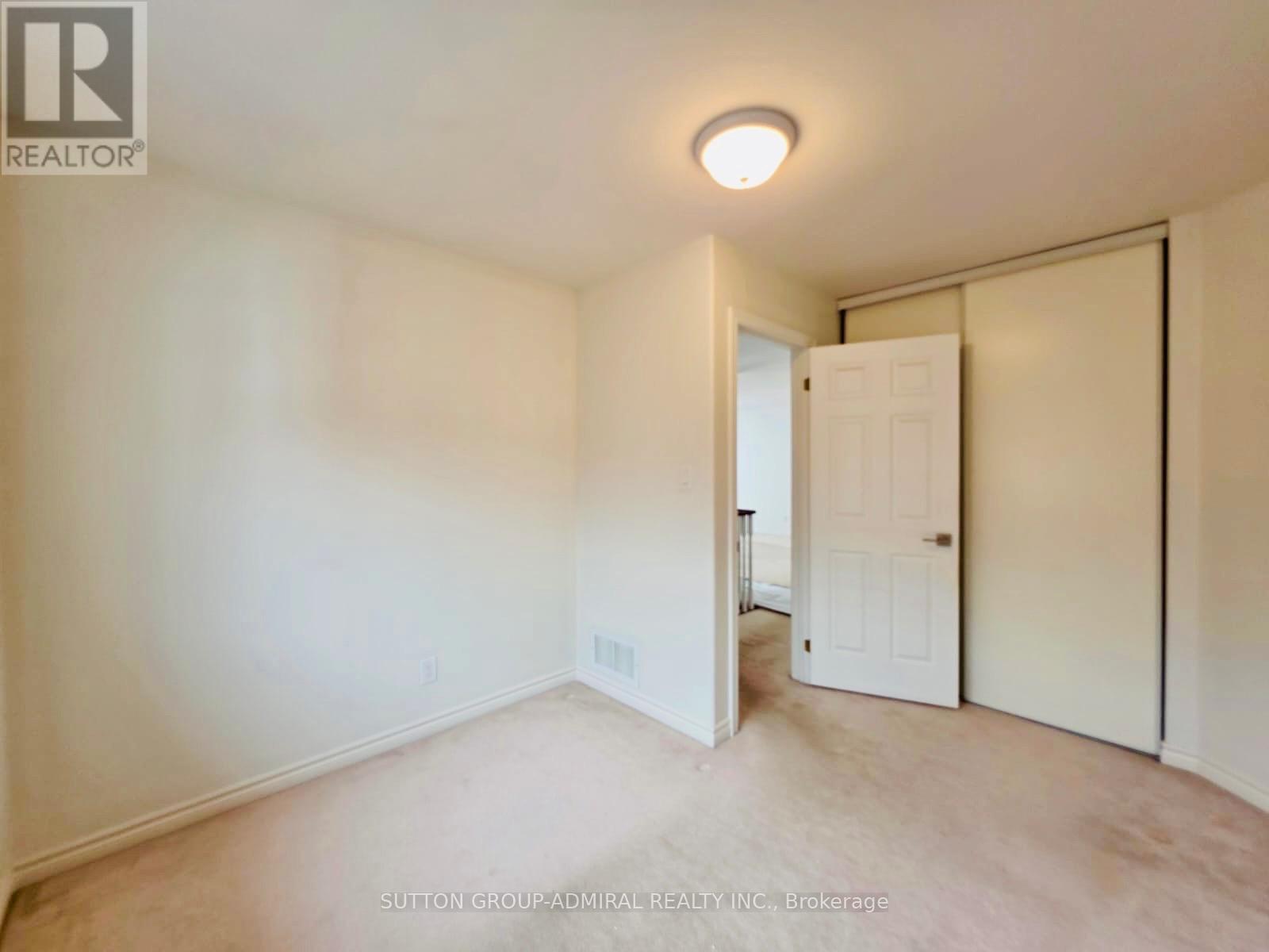 Upper - 12 Revelstoke Court, Barrie, Ontario  L4N 8X7 - Photo 14 - S12467356