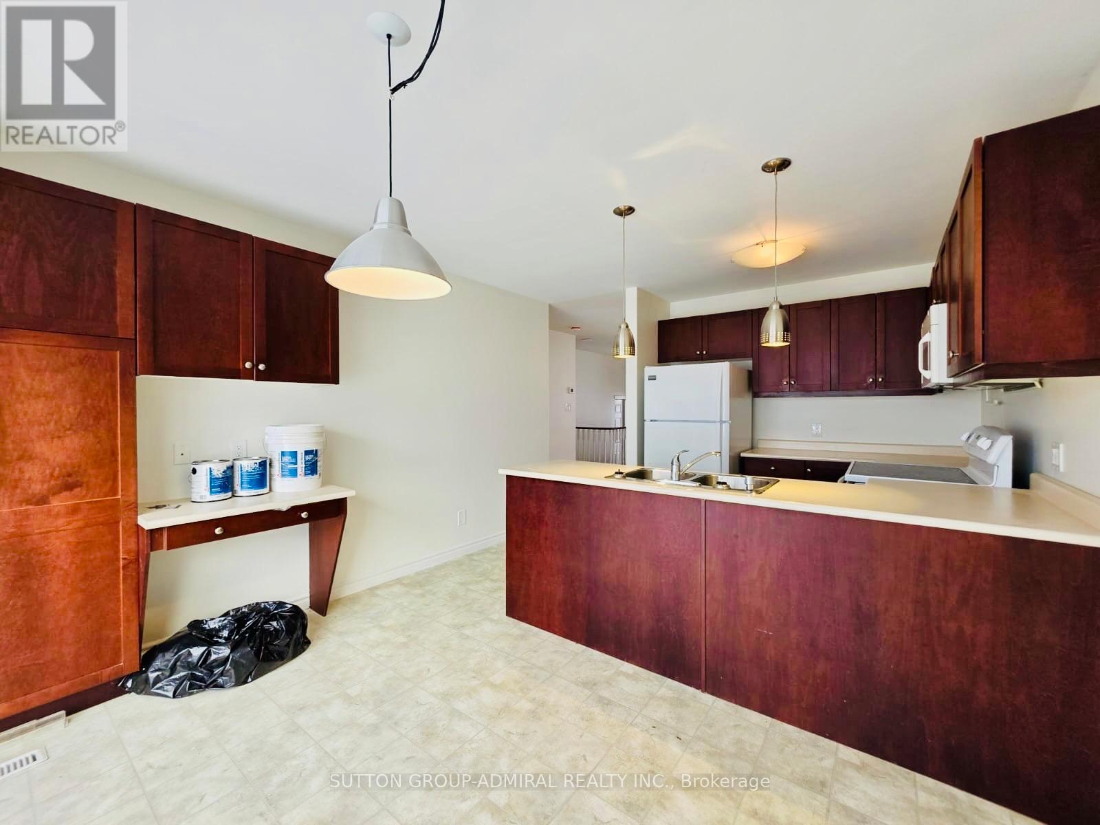 Upper - 12 Revelstoke Court, Barrie, Ontario  L4N 8X7 - Photo 9 - S12467356