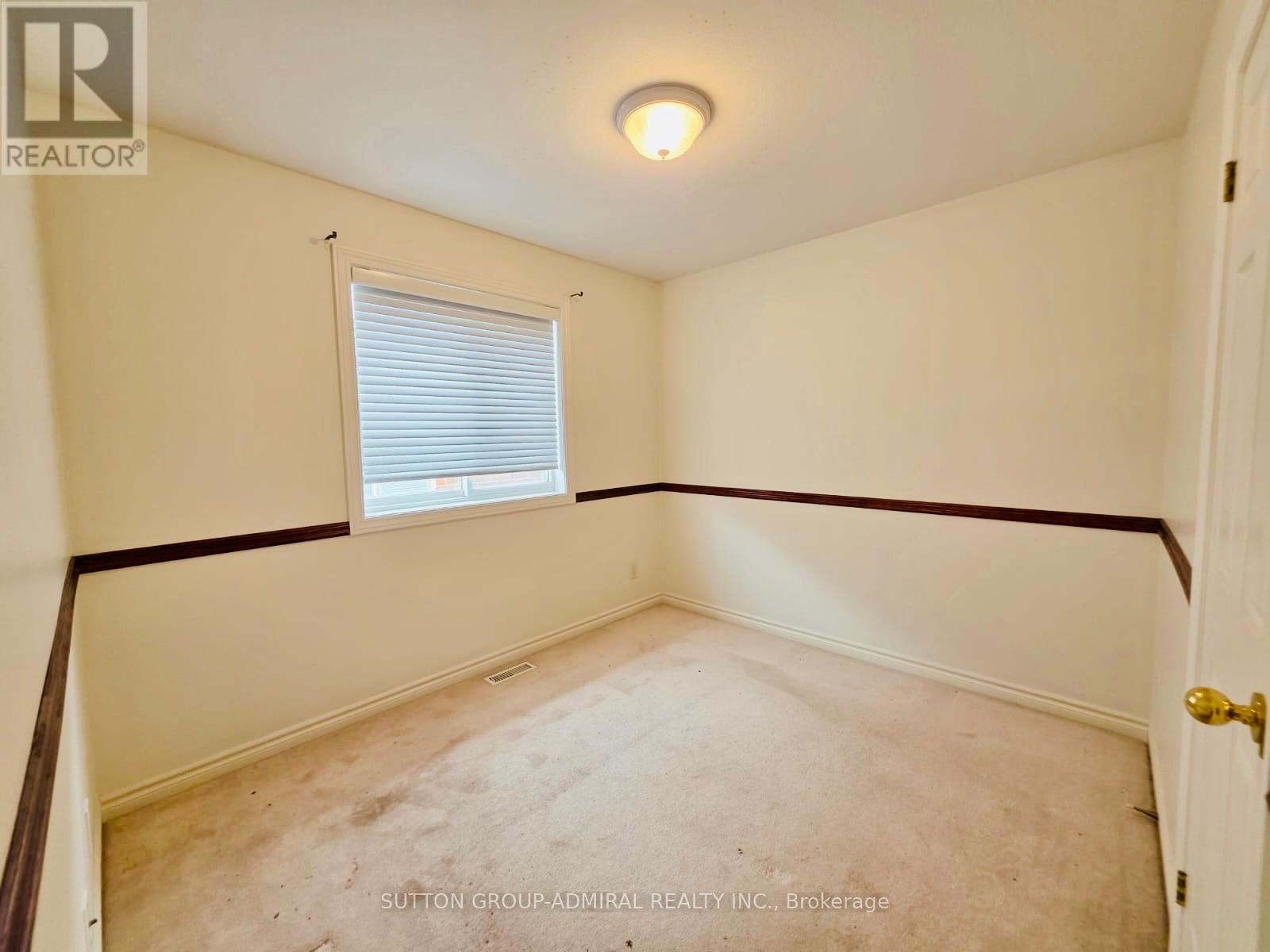 Upper - 12 Revelstoke Court, Barrie, Ontario  L4N 8X7 - Photo 16 - S12467356