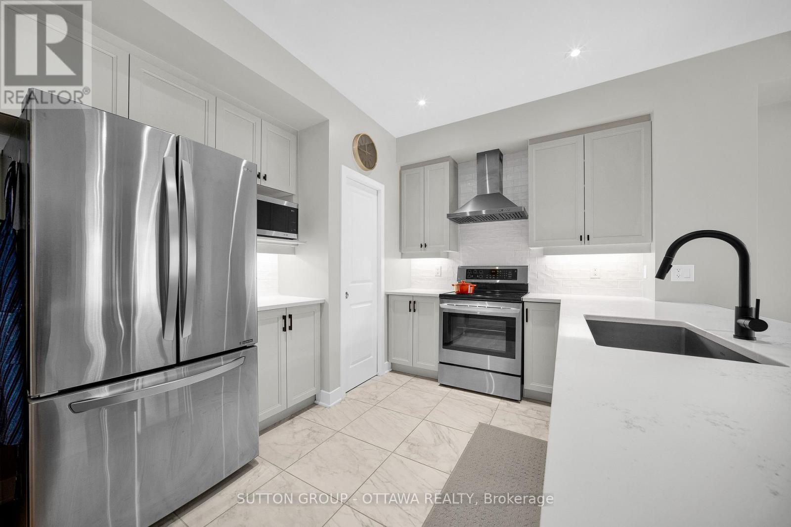 726 Octave Grove, Ottawa, Ontario  K1X 0C7 - Photo 13 - X12631966