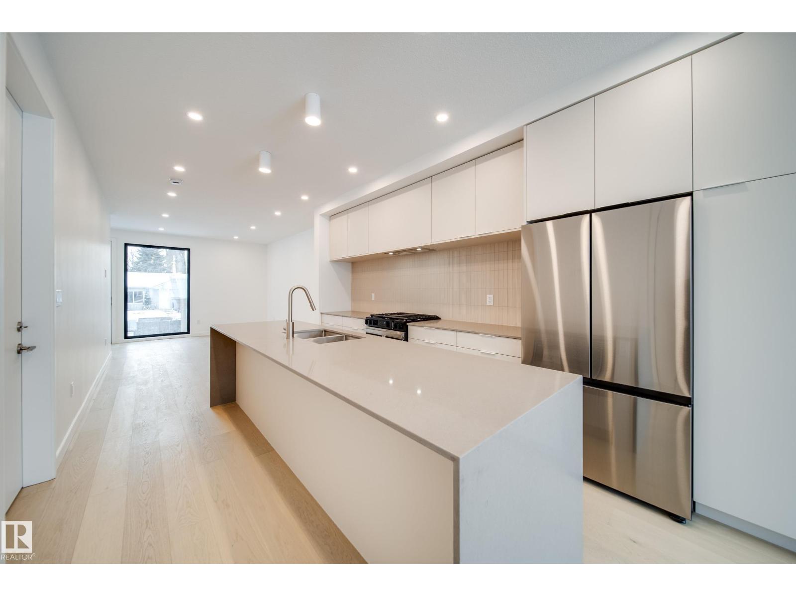 8522 80 Av Nw, Edmonton, Alberta  T6C 0W3 - Photo 11 - E4468104