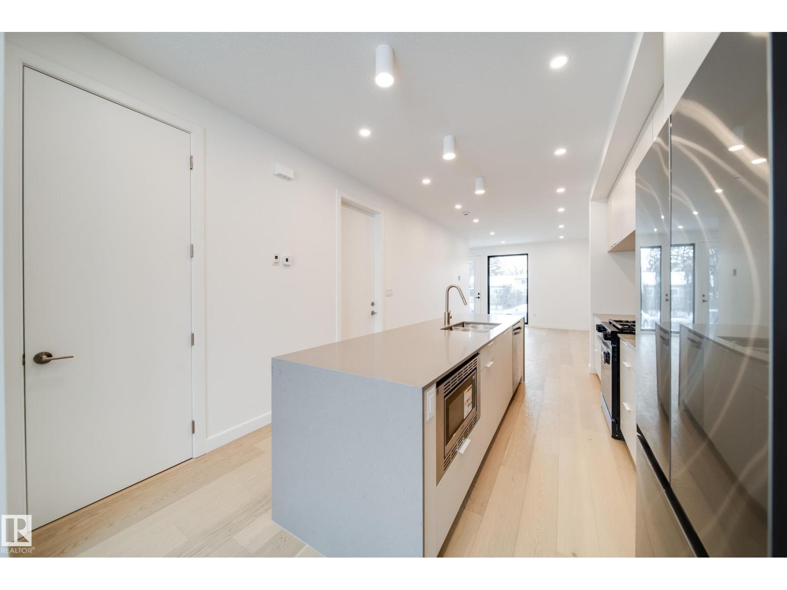 8522 80 Av Nw, Edmonton, Alberta  T6C 0W3 - Photo 13 - E4468104