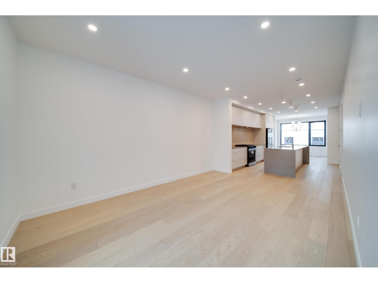 8522 80 Av Nw, Edmonton, Alberta  T6C 0W3 - Photo 3 - E4468104