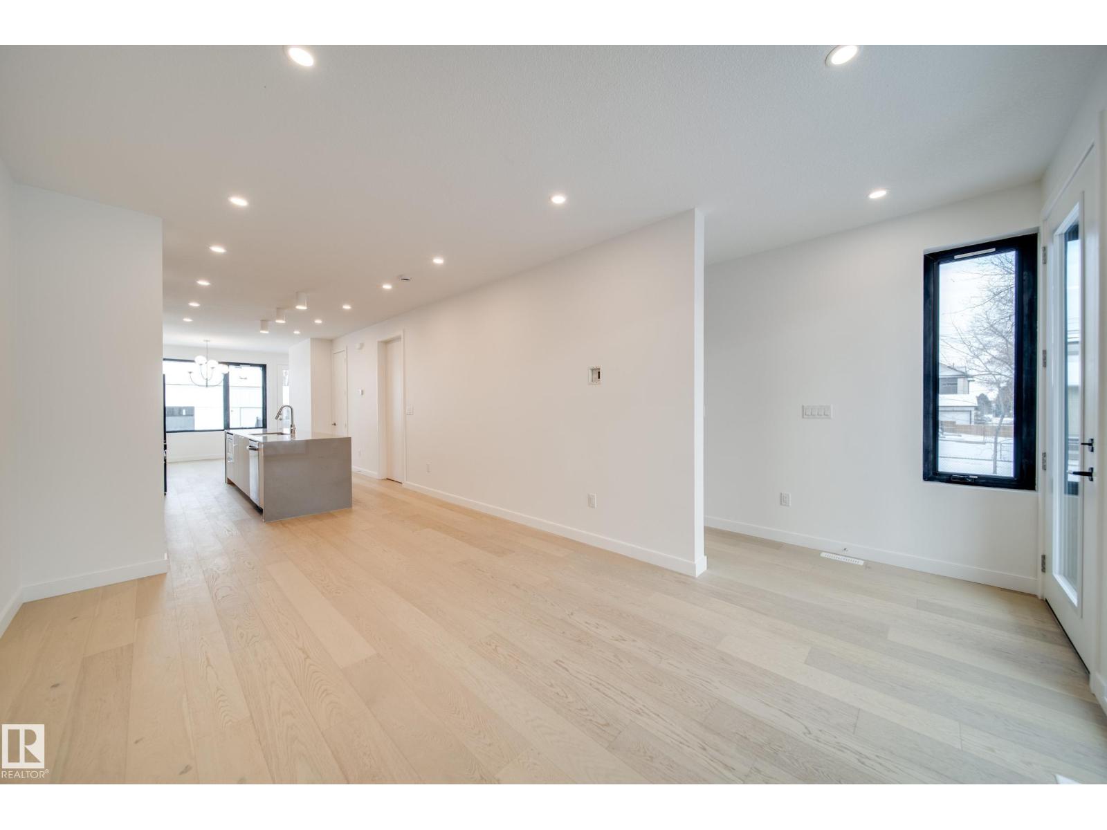 8522 80 Av Nw, Edmonton, Alberta  T6C 0W3 - Photo 4 - E4468104