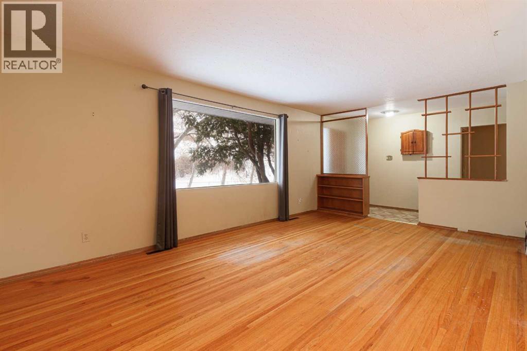 6123 Lacombe Way Sw, Calgary, Alberta  t3e 5t4 - Photo 5 - A2273752