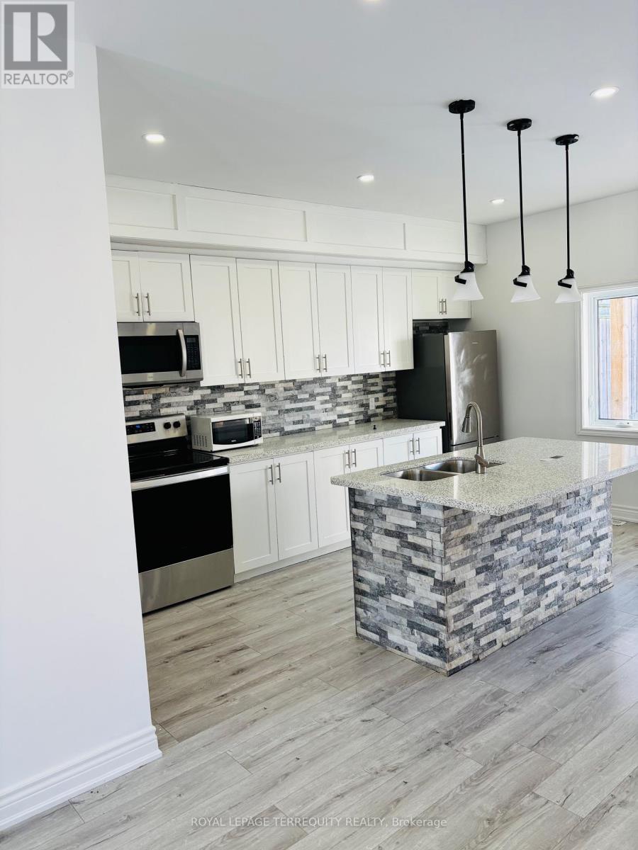 308 Nassau Street, Oshawa, Ontario  L1J 4A8 - Photo 4 - E12628880