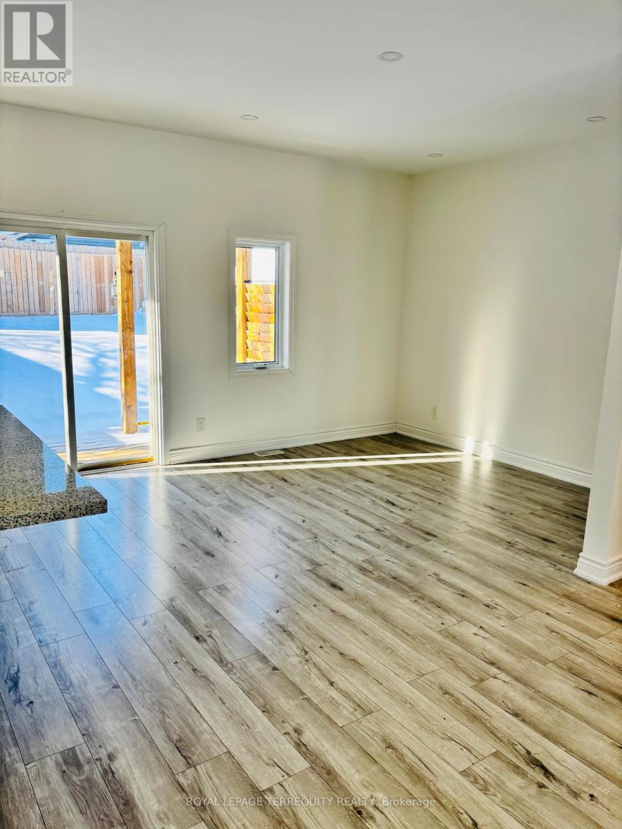 308 Nassau Street, Oshawa, Ontario  L1J 4A8 - Photo 2 - E12628880