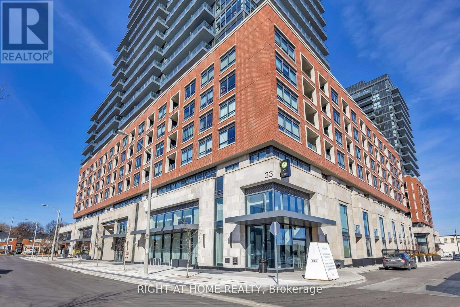 812 - 33 FREDERICK TODD WAY, Toronto, Ontario