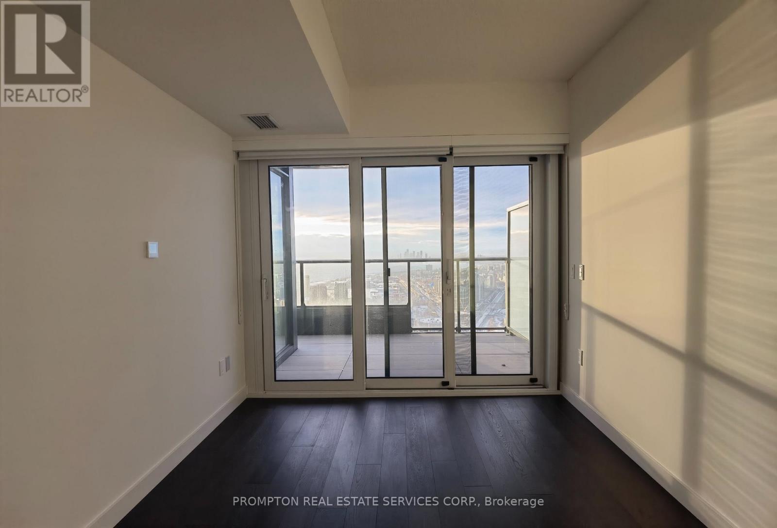 7709 - 3 Concord Cityplace Way, Toronto, Ontario  M5V 0X4 - Photo 5 - C12618384