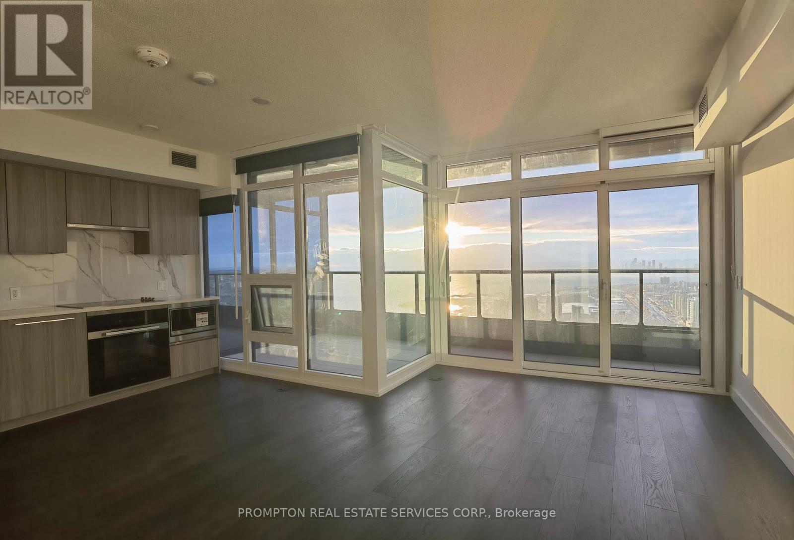 7709 - 3 Concord Cityplace Way, Toronto, Ontario  M5V 0X4 - Photo 4 - C12618384