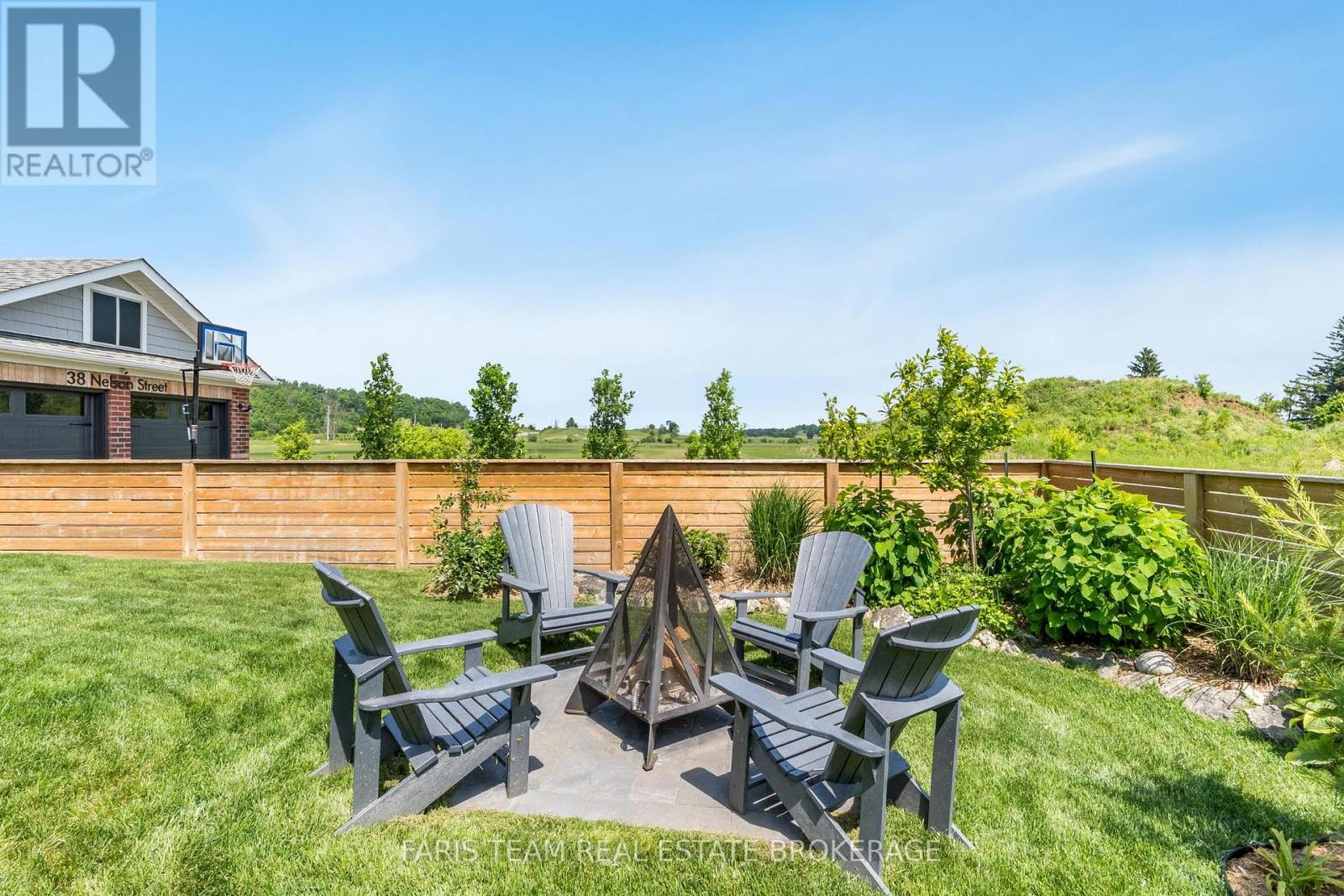 38 Nelson Street, Clearview, Ontario  L0M 1G0 - Photo 36 - S12562388