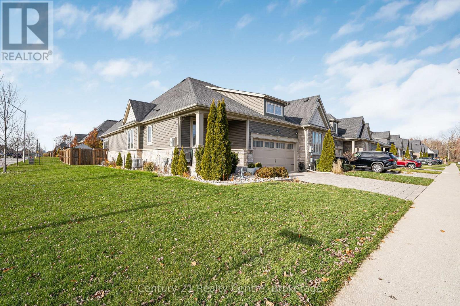 62 Andrew Lane, Thorold, Ontario  L2V 0E4 - Photo 2 - X12630868