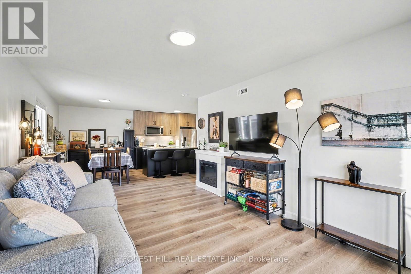 112 - 20 Hillside Meadow Drive, Quinte West, Ontario K8V 0J7 - Photo 3 - X12632006