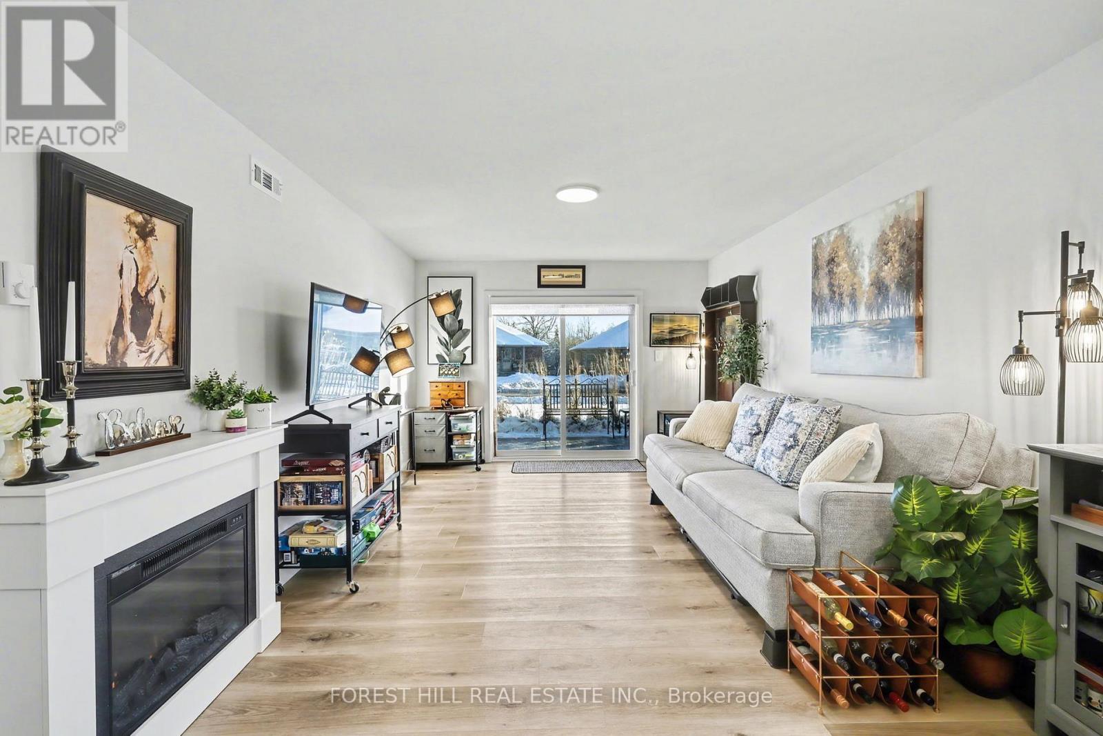 112 - 20 Hillside Meadow Drive, Quinte West, Ontario K8V 0J7 - Photo 5 - X12632006