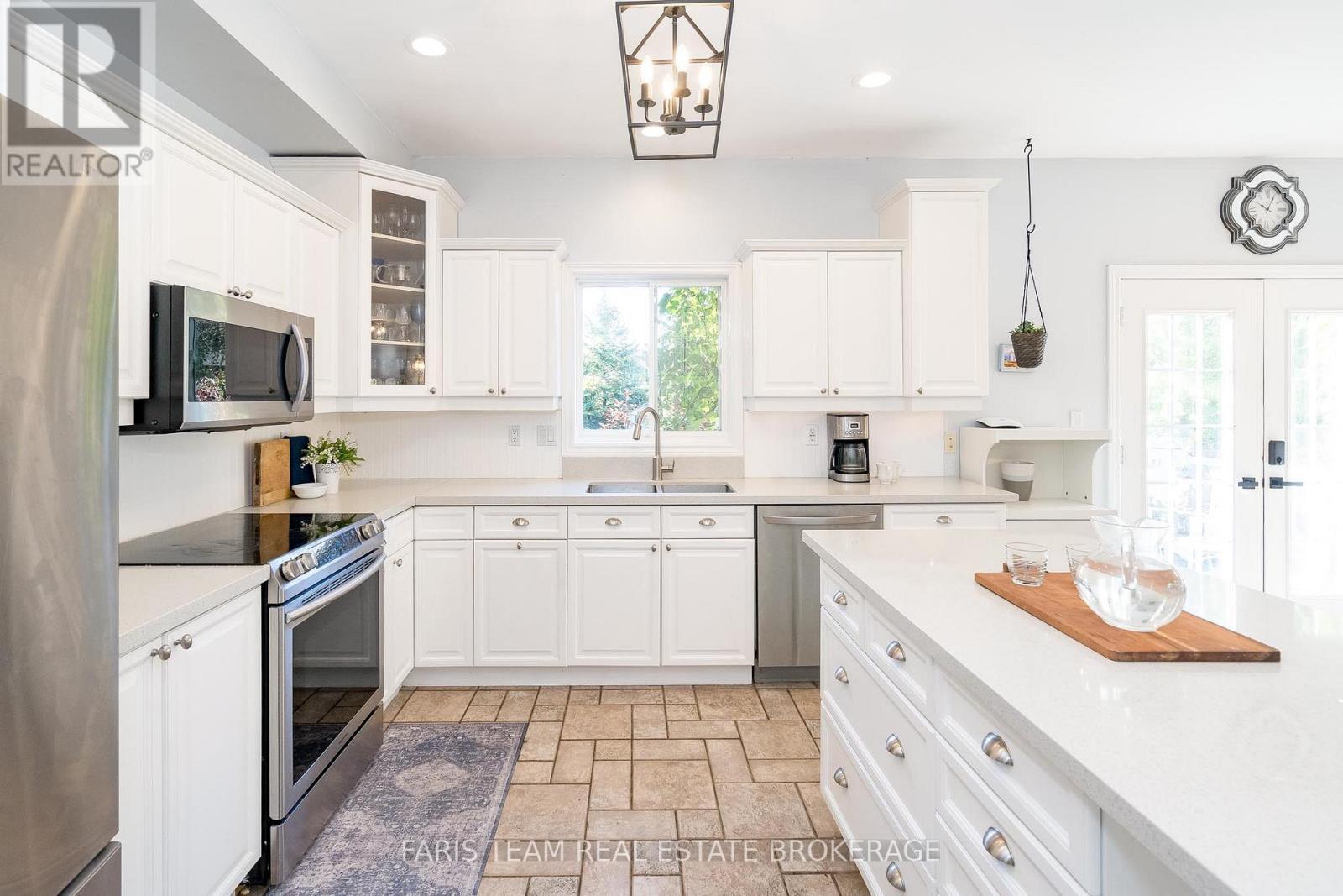 2 Evergreen Lane, Essa, Ontario  L0L 2N0 - Photo 10 - N12434973