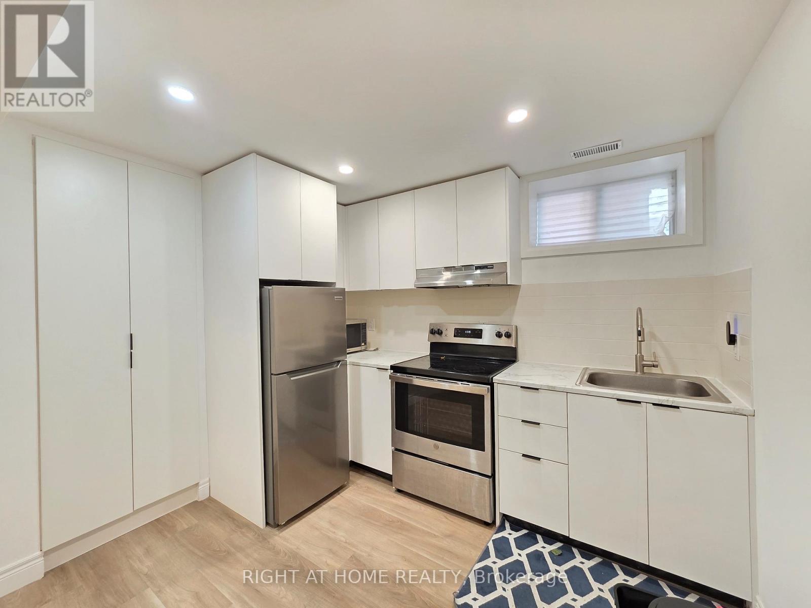 LOWER - 300 ALBERT STREET, Oshawa, Ontario