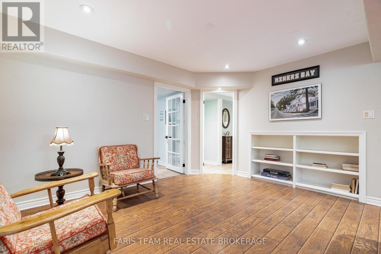 2 Evergreen Lane, Essa, Ontario  L0L 2N0 - Photo 33 - N12434973