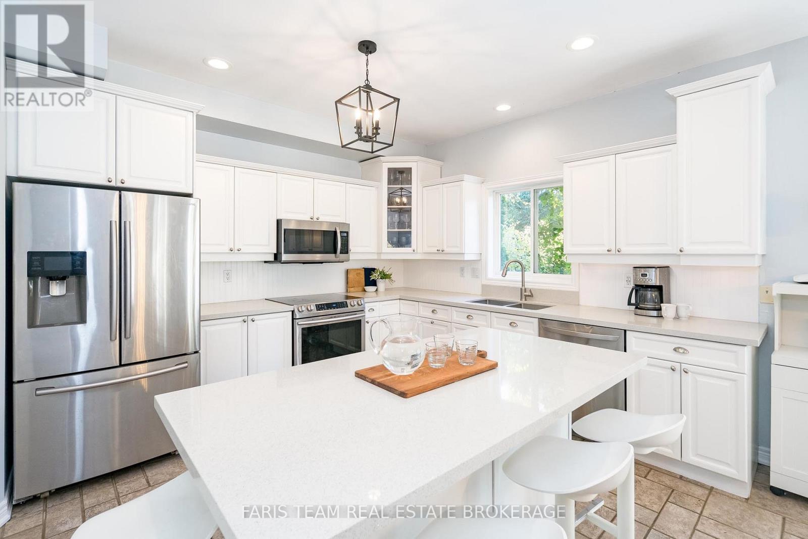 2 Evergreen Lane, Essa, Ontario  L0L 2N0 - Photo 9 - N12434973