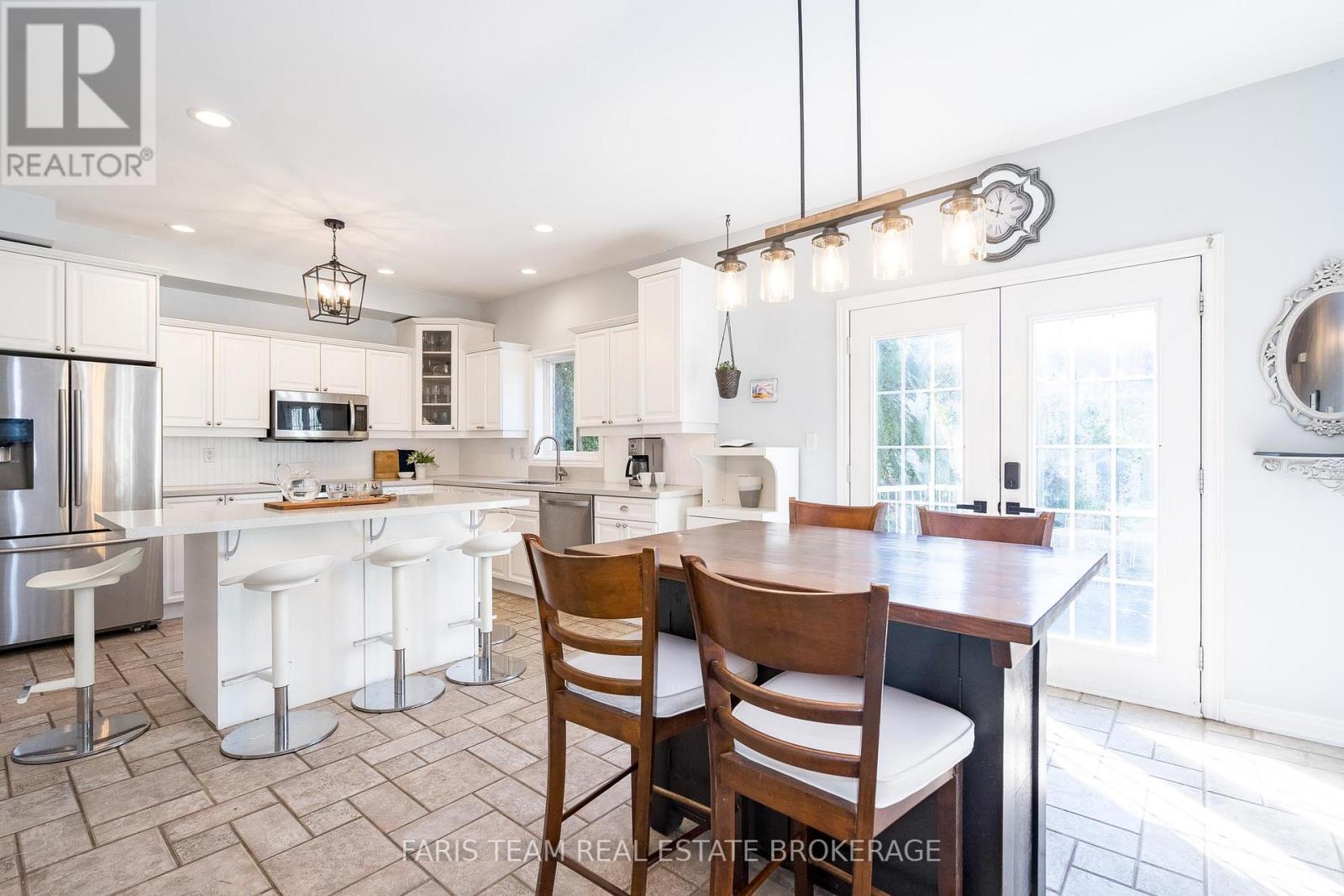 2 Evergreen Lane, Essa, Ontario  L0L 2N0 - Photo 7 - N12434973