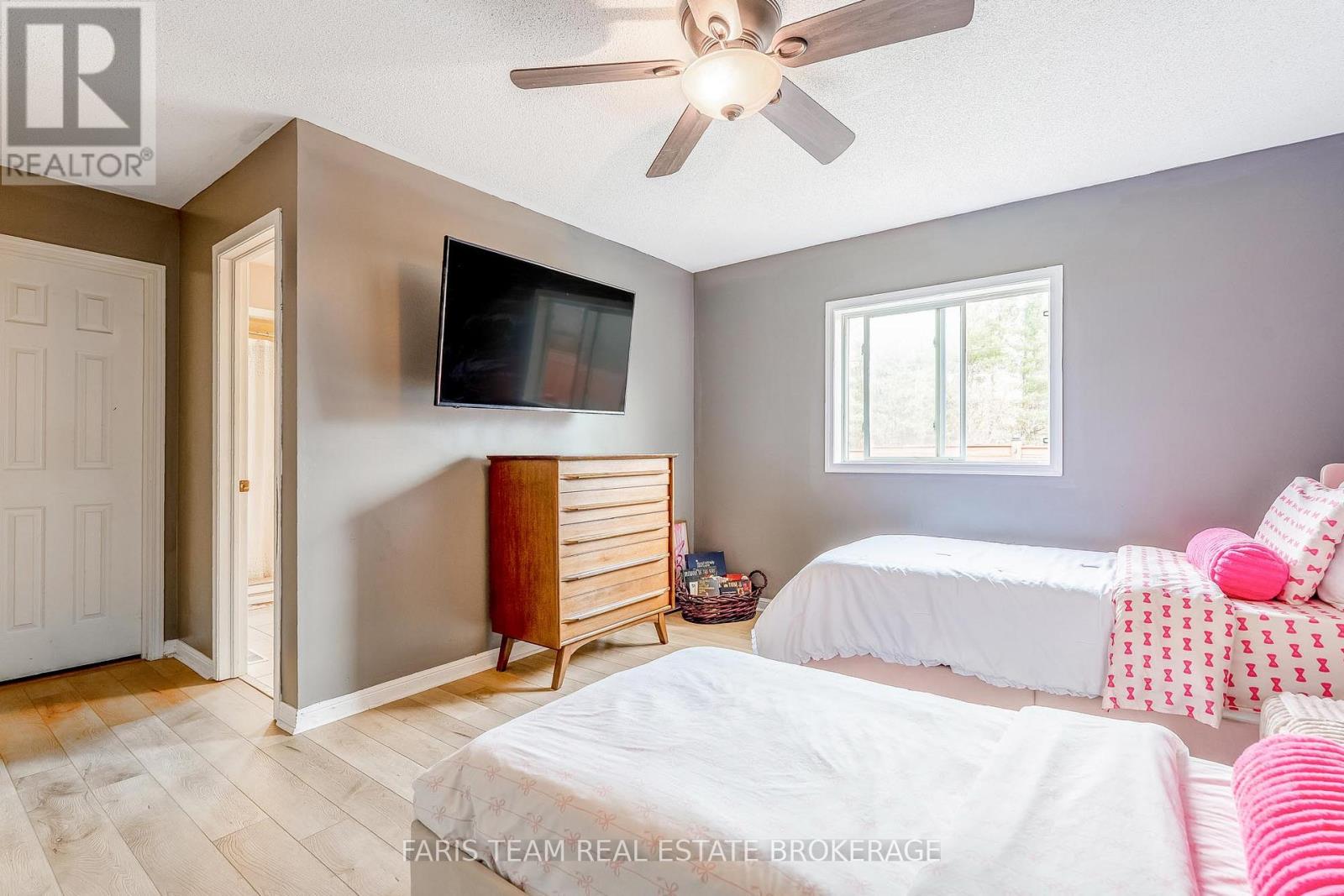 54 Stonemount Crescent, Essa (Angus), Ontario  L3W 0C5 - Photo 15 - N12547934