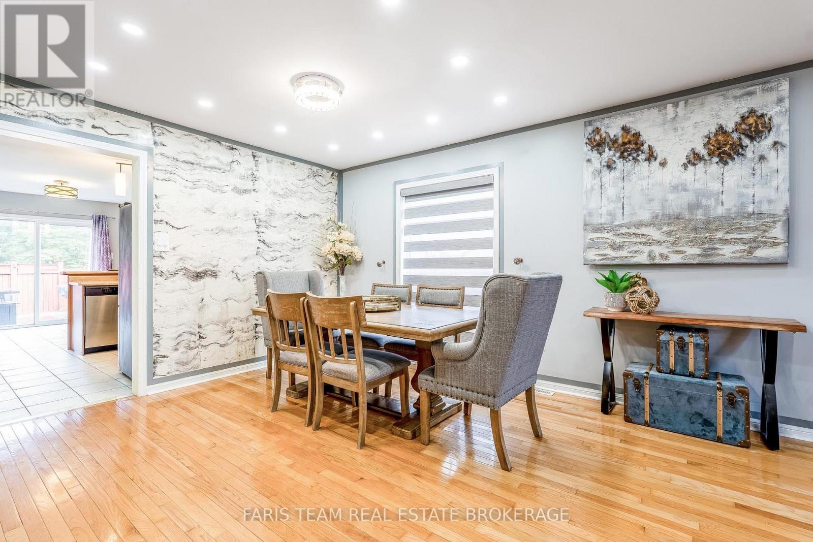 54 Stonemount Crescent, Essa (Angus), Ontario  L3W 0C5 - Photo 10 - N12547934