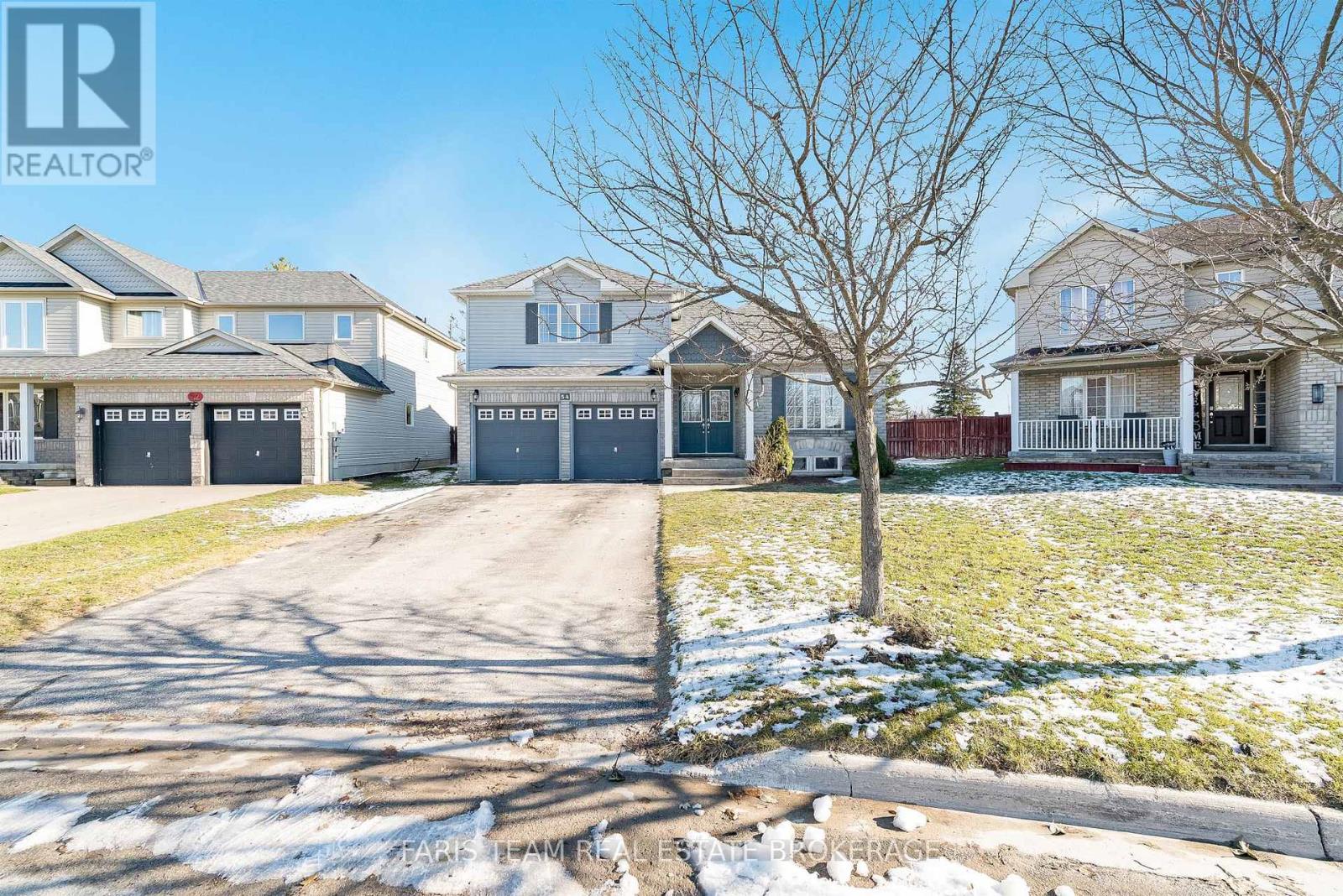 54 Stonemount Crescent, Essa (Angus), Ontario  L3W 0C5 - Photo 3 - N12547934