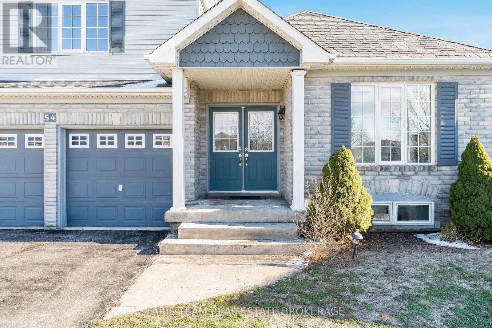 54 Stonemount Crescent, Essa (Angus), Ontario  L3W 0C5 - Photo 5 - N12547934